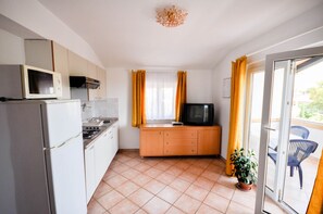 Refrigerador, microondas, cafetera/tetera