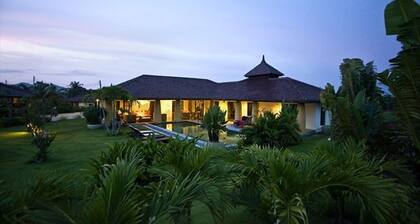 Sawan Villa: Your Private 4-BR Tropical Retreat in Hua Hin