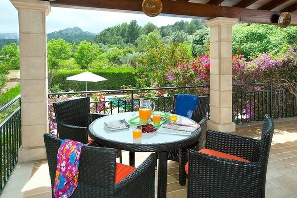 Outdoor dining - Villa Rotger, Comfortable and traditional at 800m. from Pollensa (Pollença)
