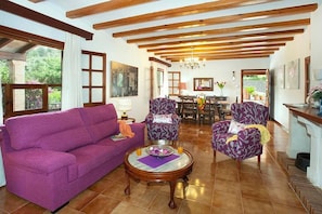 TV - Villa Rotger, Comfortable and traditional at 800m. from Pollensa (Pollença)