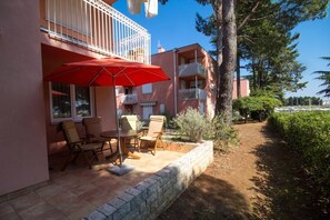 تناول الطعام بالخارج