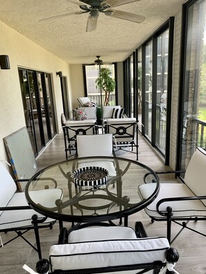 Property grounds - Overlook Club Pelican Golf AND walk to beach -30 Day rental min for March 2025 (Naples)