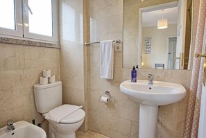 Baignoire, serviettes fournies