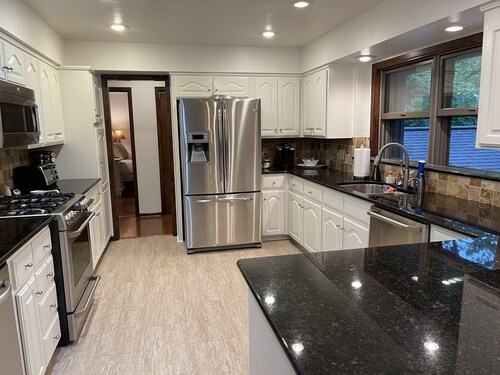 Family Retreat on Eden Isle Sleeps 12+ with 2 golf carts 4500 sq. ft. 