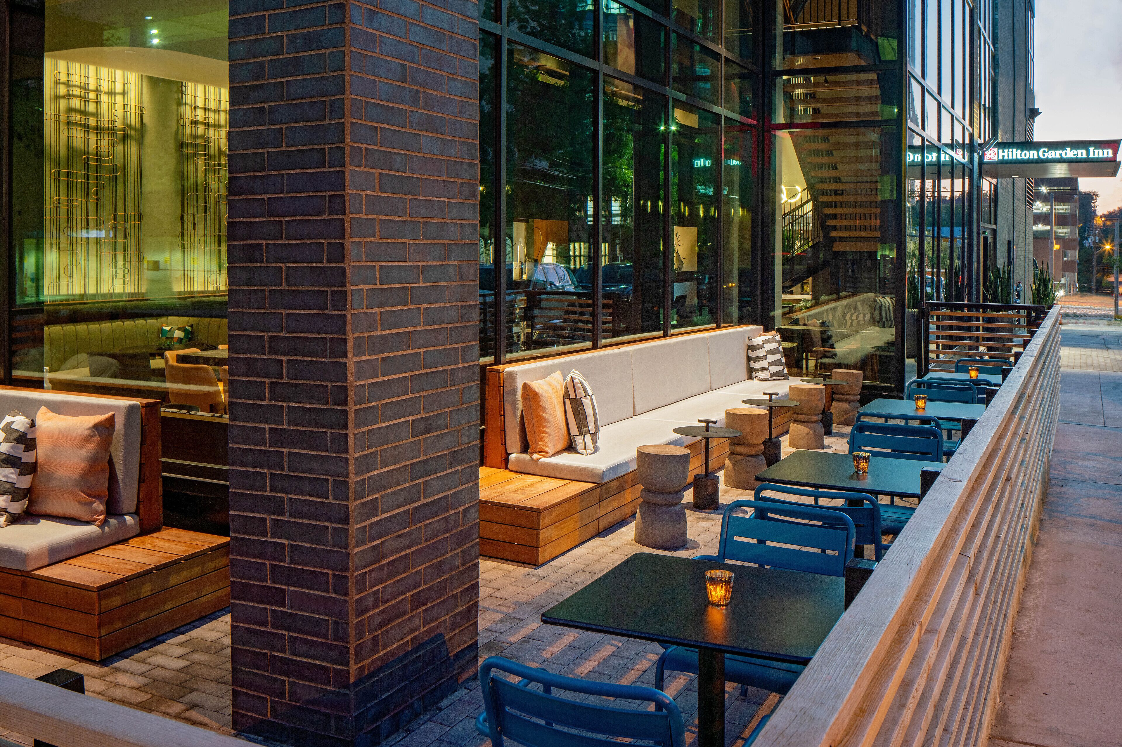 2 restaurants, breakfast served