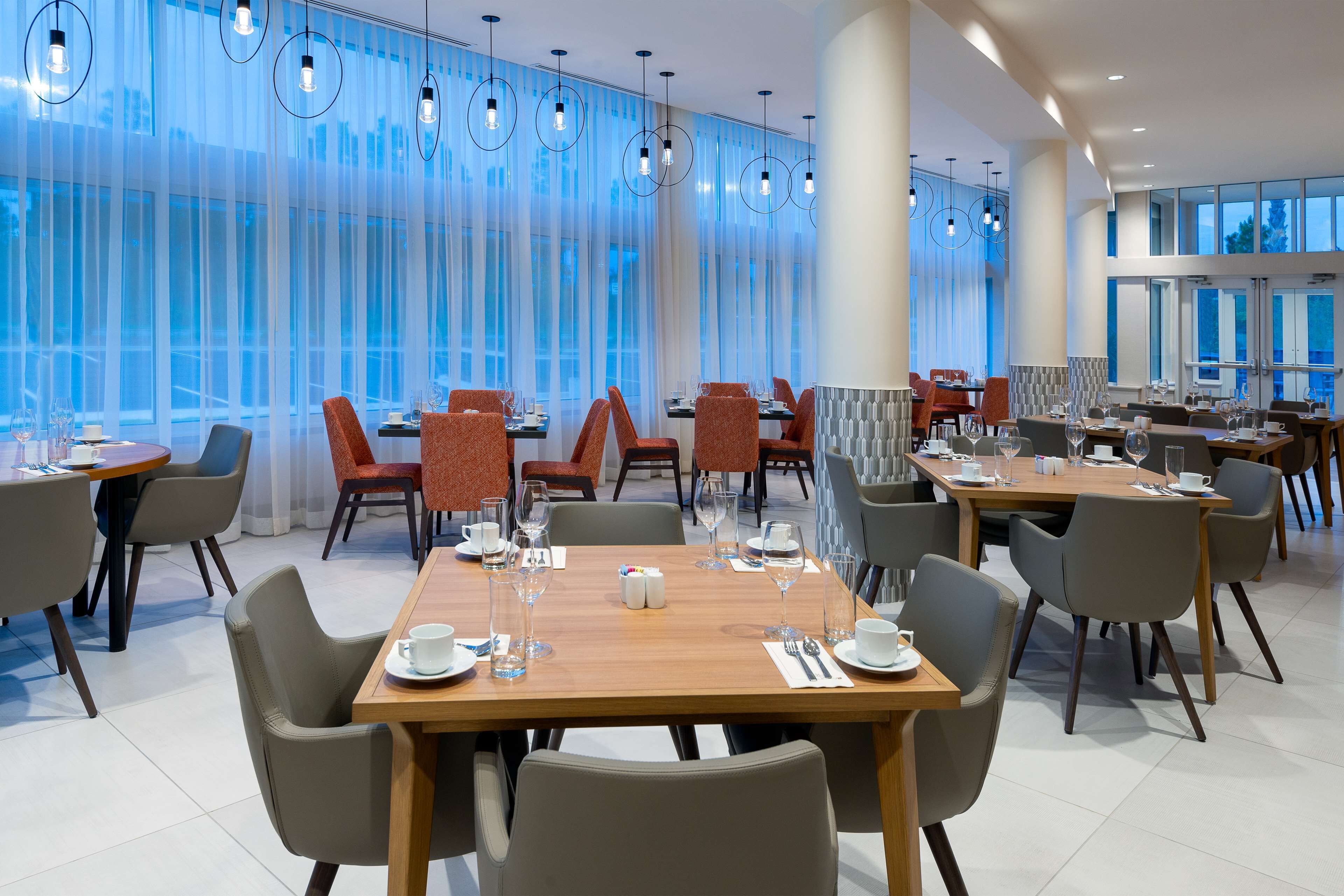 Petit déjeuner, déjeuner et dîner servis sur place