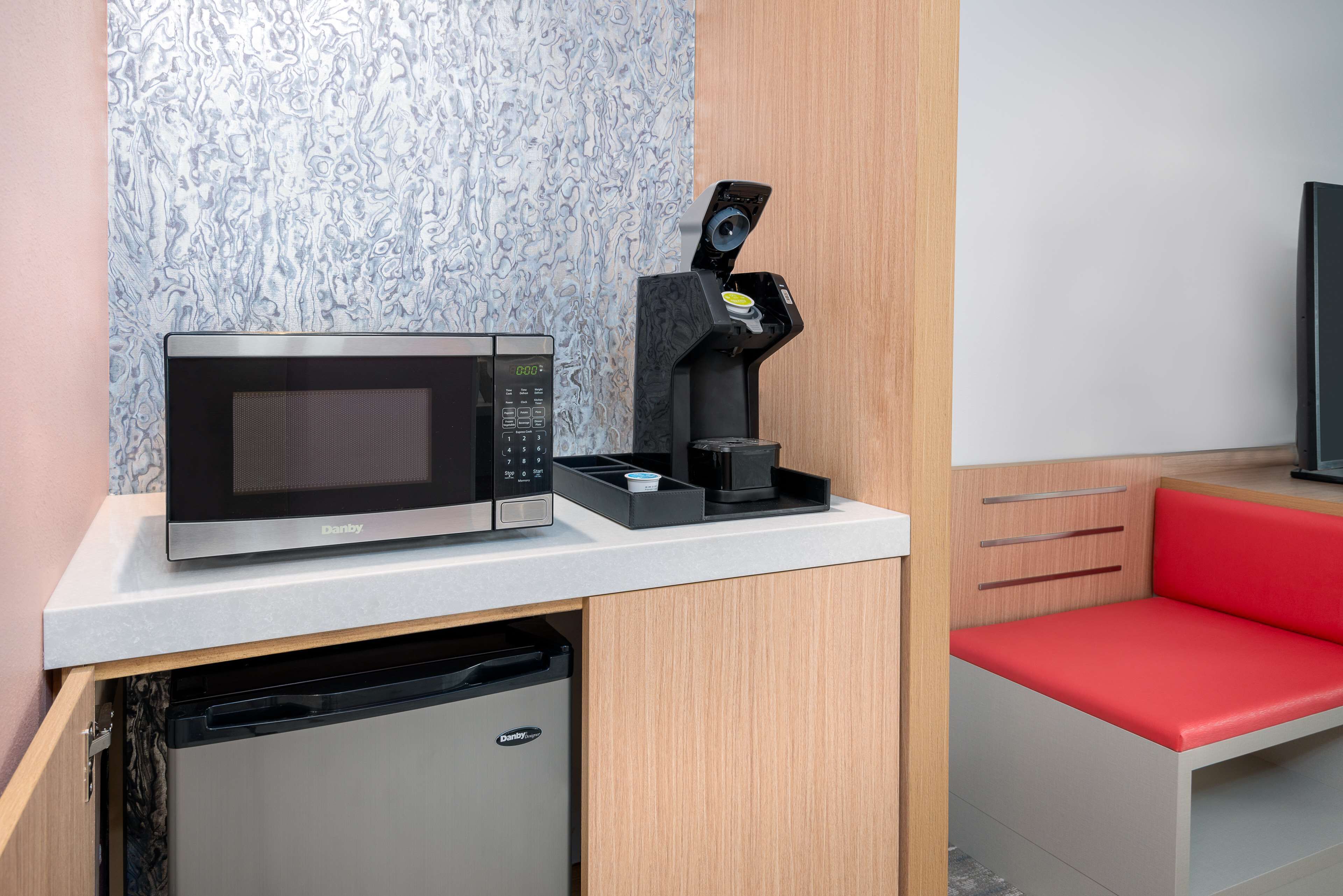 premium bedding, pillow-top beds, in-room safe, desk