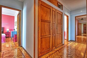 6 camere