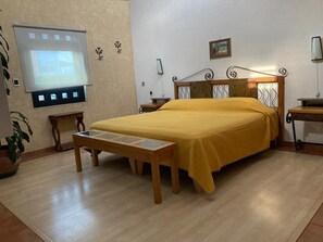 3 bedrooms, iron/ironing board, free WiFi, bed sheets - Stunning 11 Persons House in Lomas de Cocoyoc (Atlatlahucan)