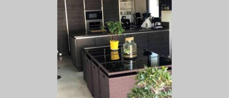 Réfrigérateur, micro-ondes, four, lave-vaisselle