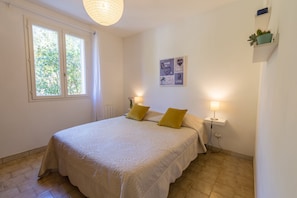 1 bedroom, iron/ironing board, WiFi (free)