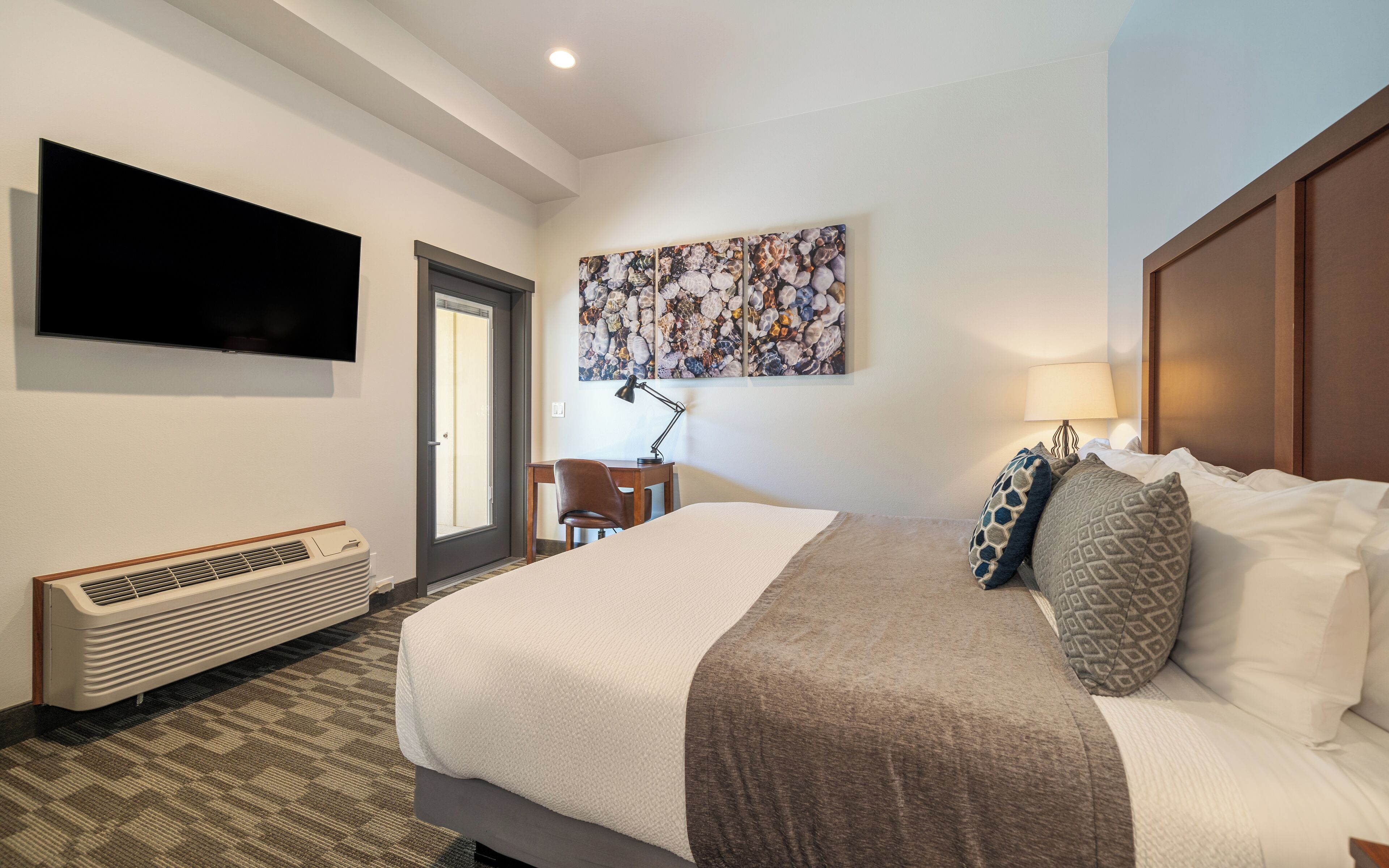 family suite, 1 king bed | blackout curtains, iron/ironing board, free wifi, bed sheets