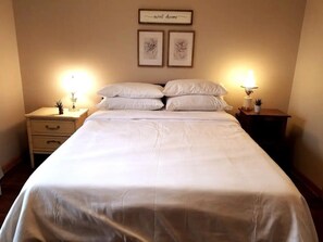 3 makuuhuonetta, työpöytä, silitysrauta/-lauta, ilmainen Wi-Fi