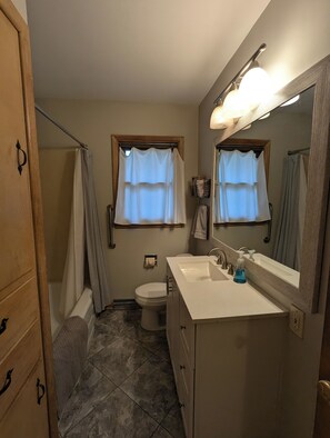 Ensemble douche/baignoire, articles de toilette écologiques