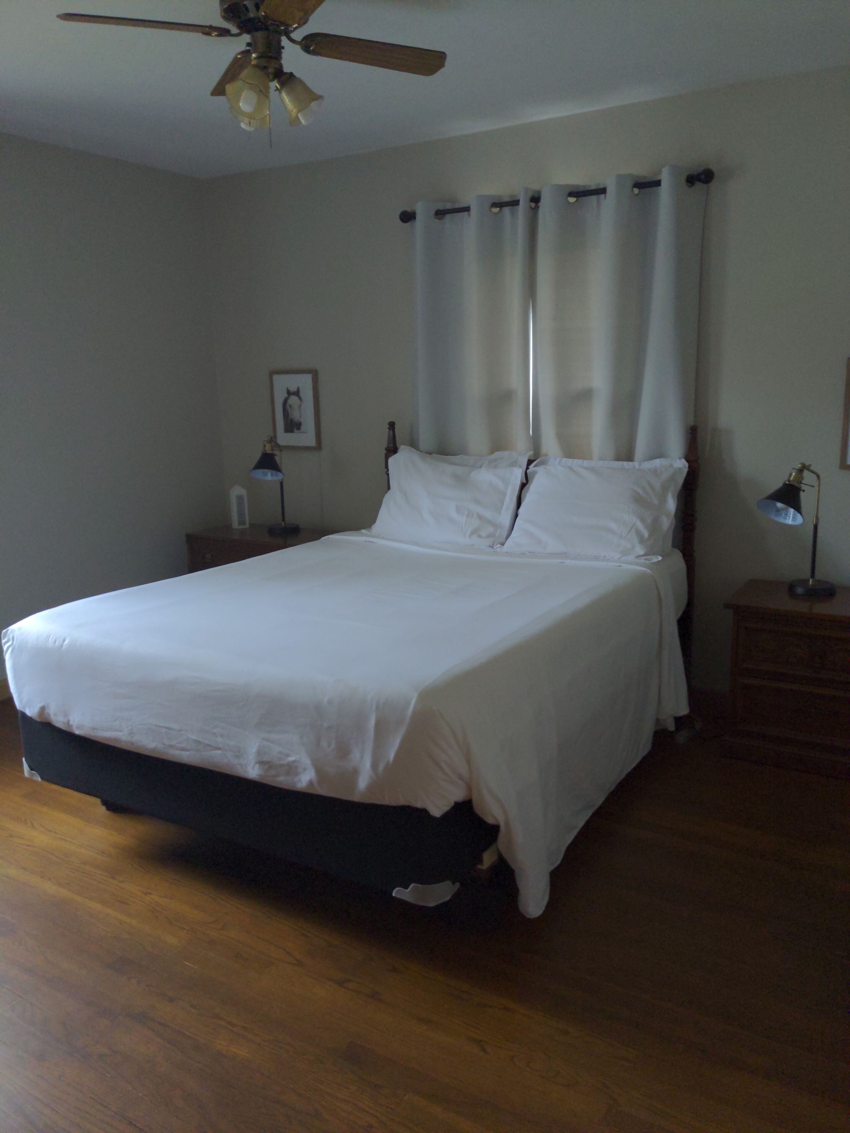 3 dormitoris, escriptori, planxa i posts de planxar i wifi gratuïta 