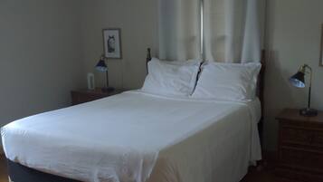 3 dormitoris, escriptori, planxa i posts de planxar i wifi gratuïta