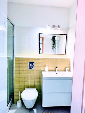 Shower, towels