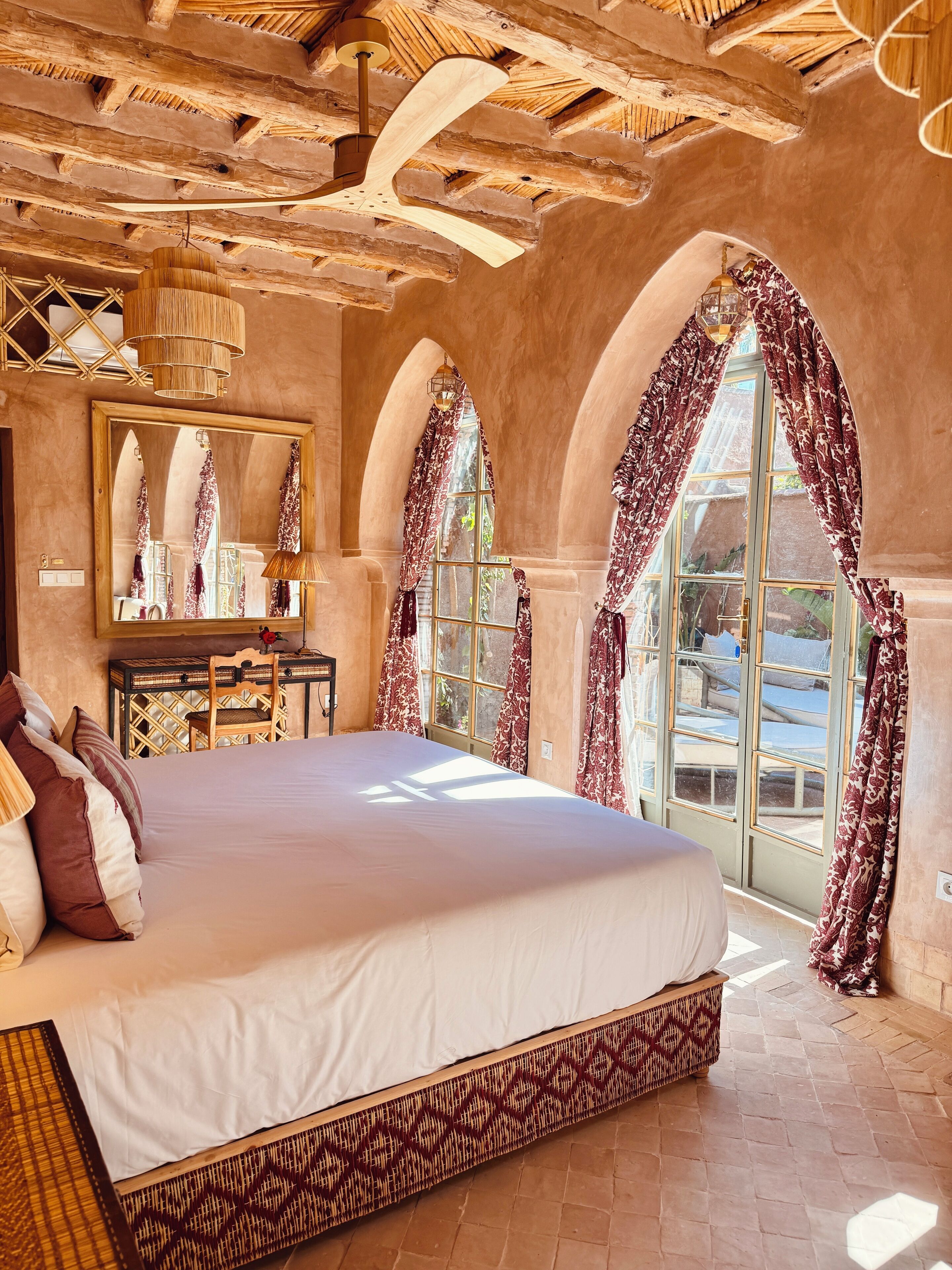 高级房 | 客房内保险箱、特色装修、特色家居、遮光窗帘