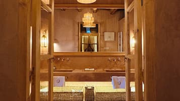 Family Room | Bathroom