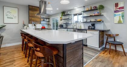 Chestnut Place · Updated Home on Quiet Drive - Perfect Getaway