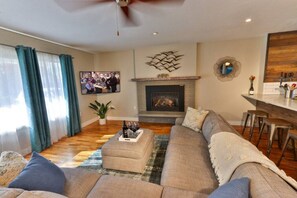 TV, fireplace, smart speakers - Chestnut Place · Updated Home on Quiet Drive - Perfect Getaway (Walla Walla)
