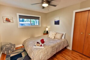 3 makuuhuonetta, työpöytä, silitysrauta/-lauta, Wi-Fi