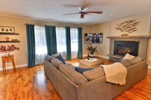 Televisio, takka, älykaiuttimet