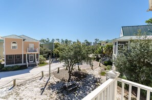 Property grounds - Exquisite Condo Retreat, Lagoon Oasis Pool & Pristine Beaches: No Problem (Pensacola)