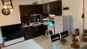 Réfrigérateur, micro-ondes, four, grille-pain