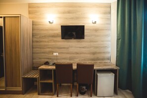 Standard Twin Room | 1 bedroom, iron/ironing board, free WiFi, bed sheets