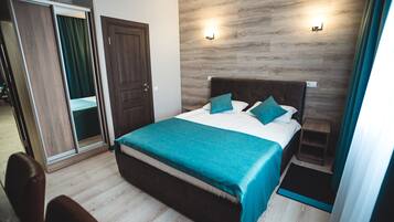 Een strijkplank/strijkijzer, gratis wifi, beddengoed