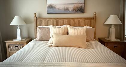 Sand & Snow - Remodeled / Great Location! Walk to Downtown and Beach!