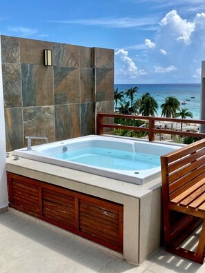 Bain à remous extérieur