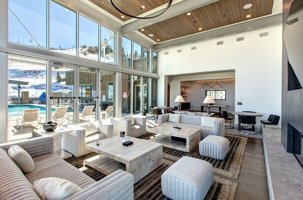 Télévision, cheminée