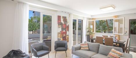 TV, fireplace, stereo