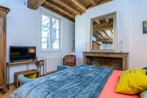 1 habitación, tabla de planchar con plancha, wifi gratis y ropa de cama 