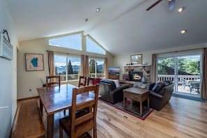 Smart TV, fireplace, computer monitors