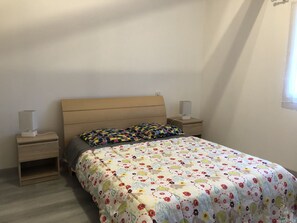 2 bedrooms, travel cot, free WiFi