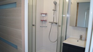 Shower, hair dryer, toilet paper