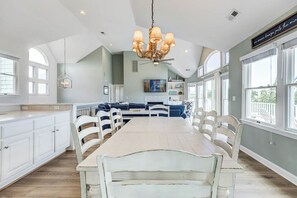 Dining - Hono-Lou-Lou | 960 ft to the beach (Corolla)