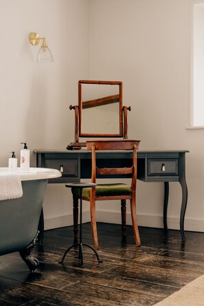 Superior Suite, Ensuite (Bloomsbury) - The Ram Inn (Lewes)