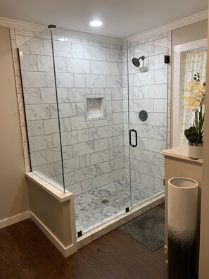 Badewanne, Whirlpool, Handtücher, Seife