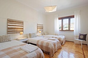 6 chambres, fer et planche à repasser, Wi-Fi