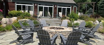 Beautiful 4 BR Townhome minutes from Mt Snow