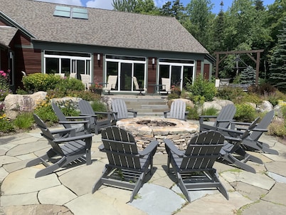 Beautiful 4 BR Townhome minutes from Mt Snow