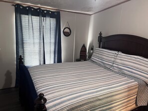 3 bedrooms, free WiFi, bed sheets - Home near piney close to everything but tucked away (dover)