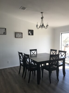 Dining - This 3 bedroom, 2 bath home on beautiful Lake Buchanan at Poppy's Pointe Resort! (Buchanan Dam)