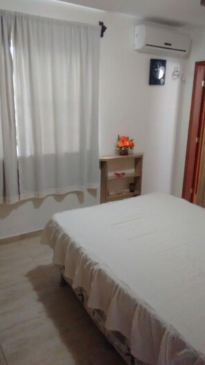 3 bedrooms, desk, iron/ironing board, cribs/infant beds