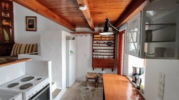 Fridge, oven, coffee/tea maker, toaster