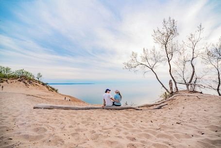 Beach. Holiday Hills Escape | Fire Pit | AC | Mt. Holiday